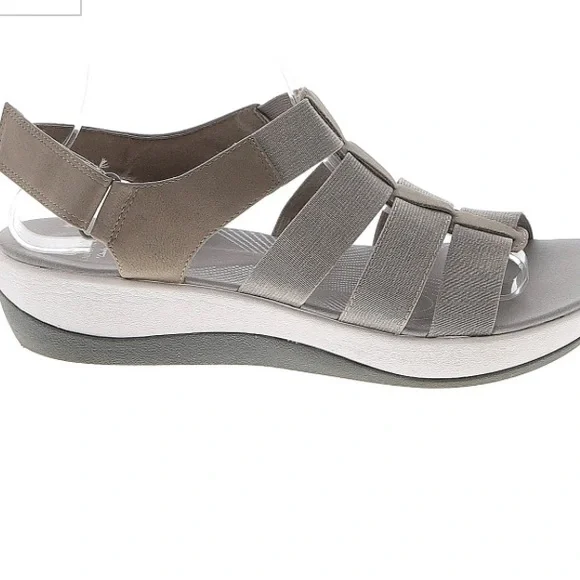 Gray women’s sandals size 7 made by Clark’s - Picture 2 of 3